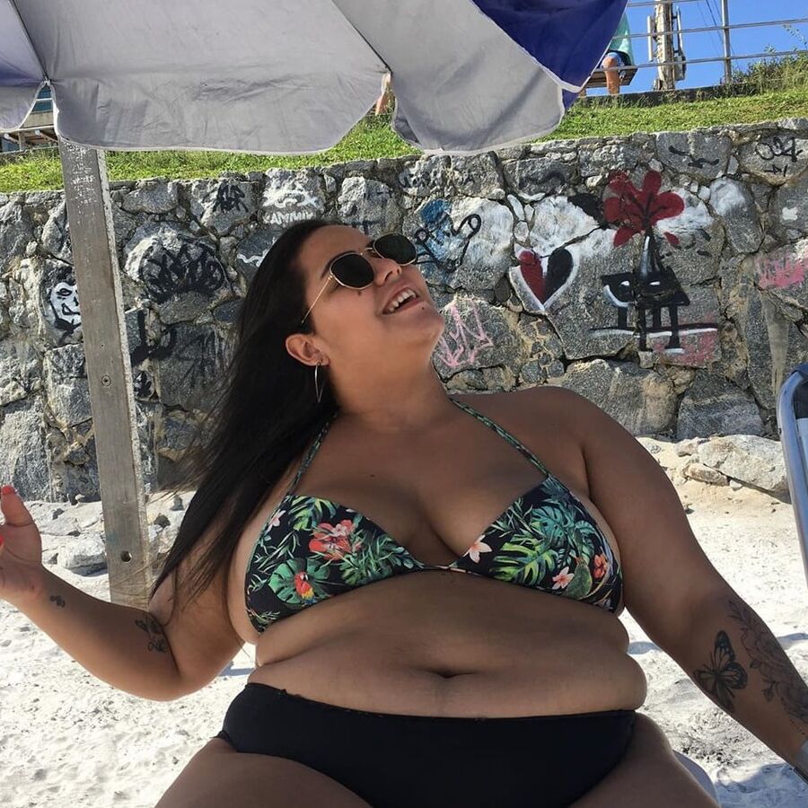 Gostosa cara de safada (cum &amp; comments)