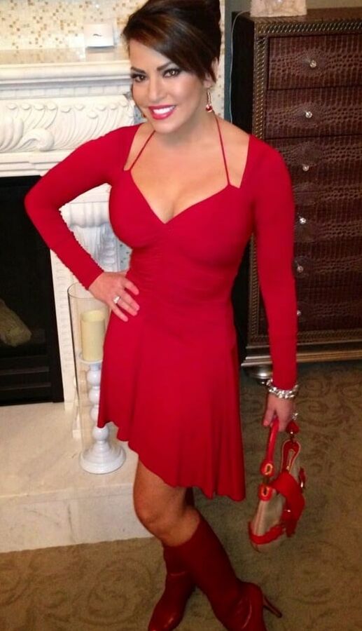 Female Celebrity Boots &amp; Leather - Robin Meade