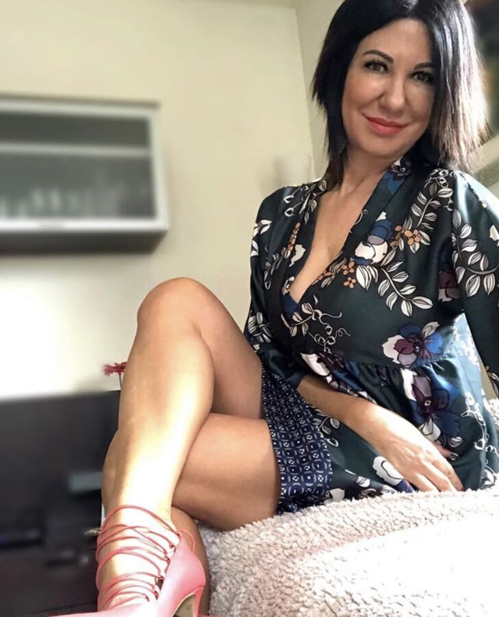 Italian-American MILF posing