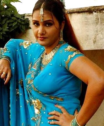 mahatha aunty boobs