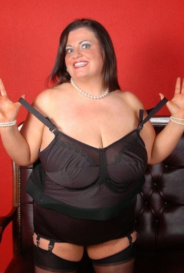 some sexy curvy ladies