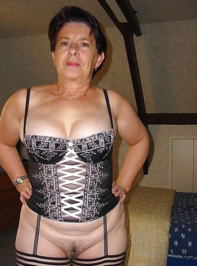Mature BBWs in corsets..