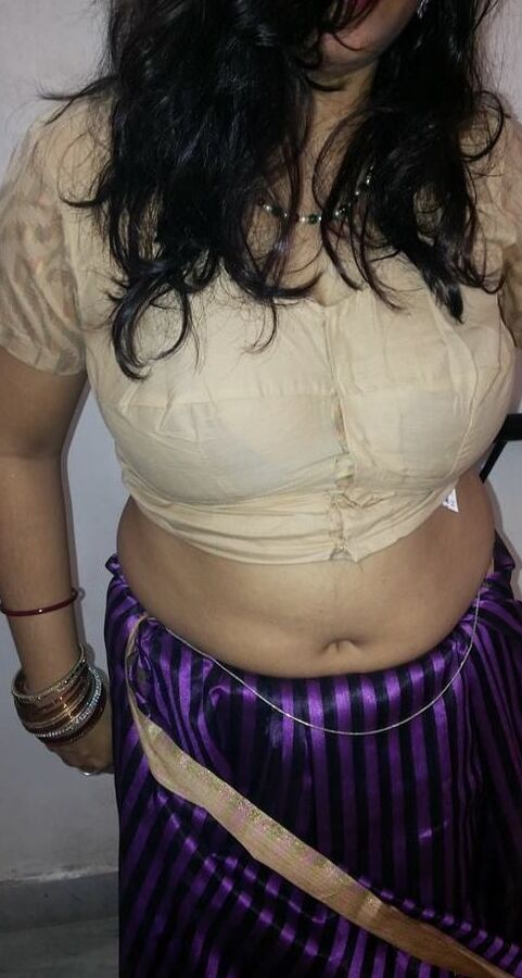 desi bhabhi wearing expensive jewellerys