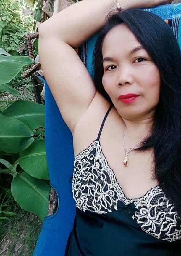 Ibu memakai baju tidur sexy