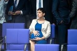 Frauke Petry - dauerschwangere Schlampe