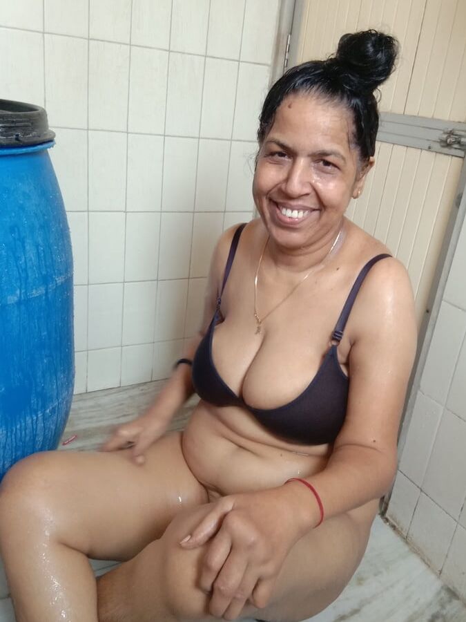 Indian Bhabhi nude