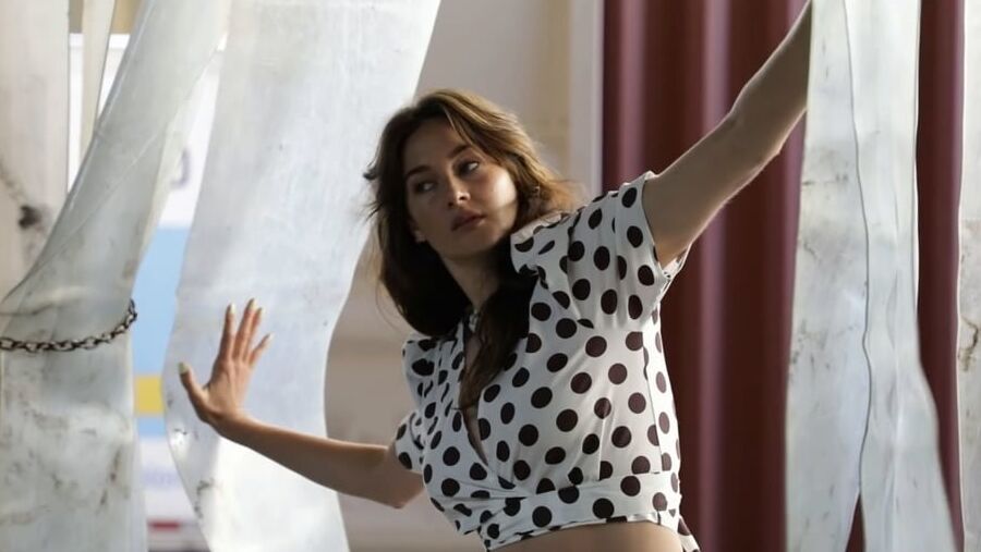 Shailene Woodley is a very beautiful woman.