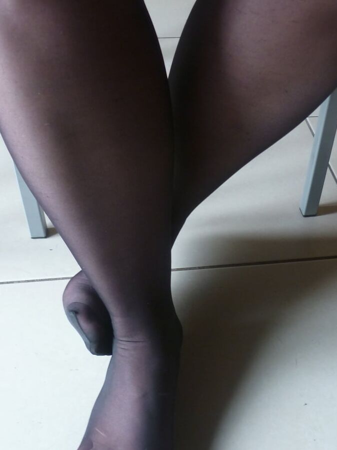les pieds de ma salope en dim up noirs