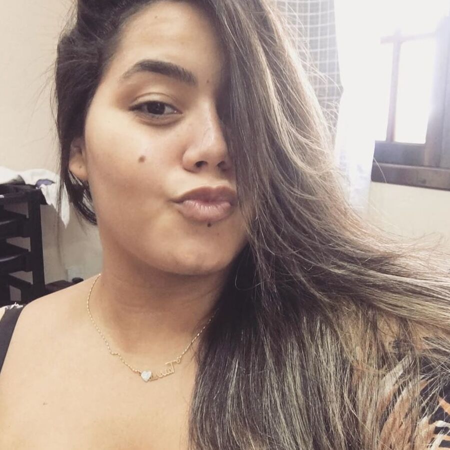Gostosa cara de safada (cum &amp; comments)