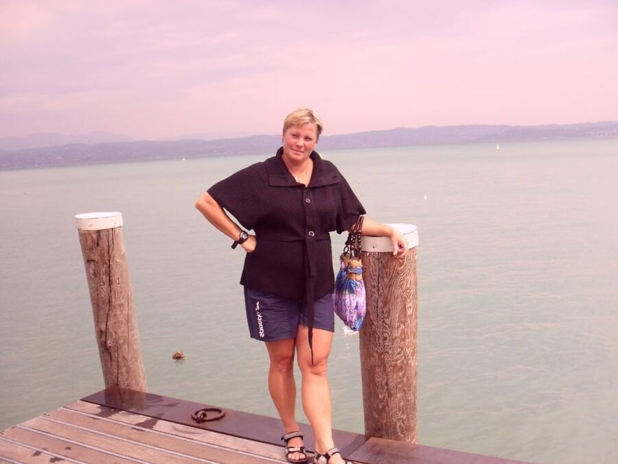 Milfs with calves from social networks