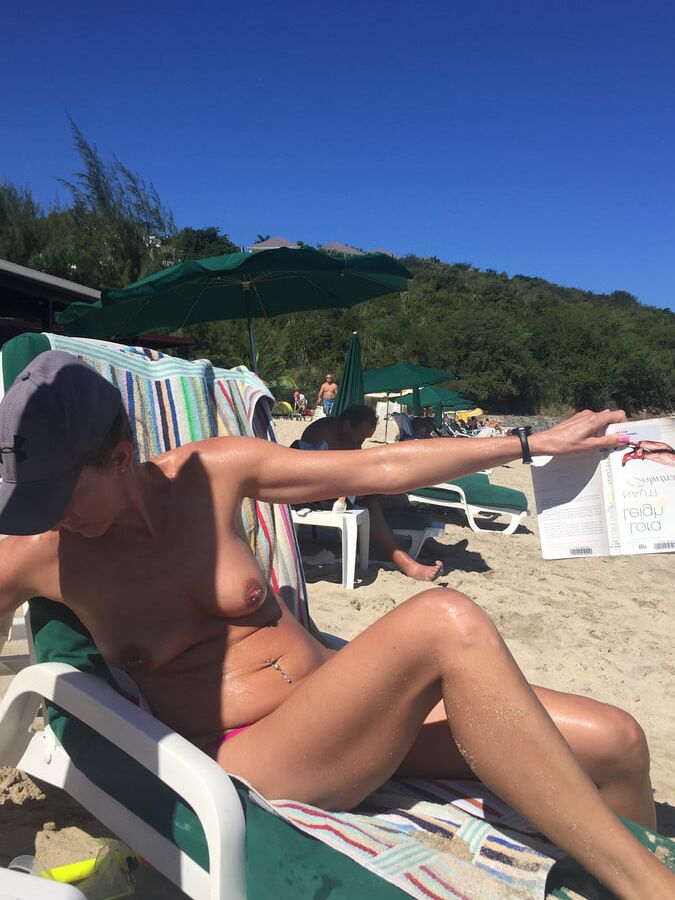 Nextdoor MILF Kelly