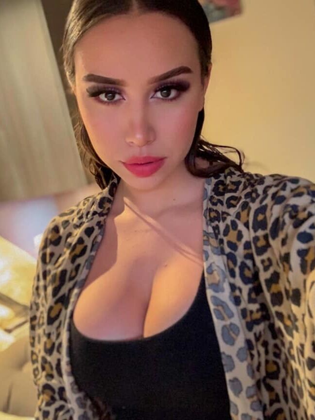 Alejandra Trevino BUENISIMA