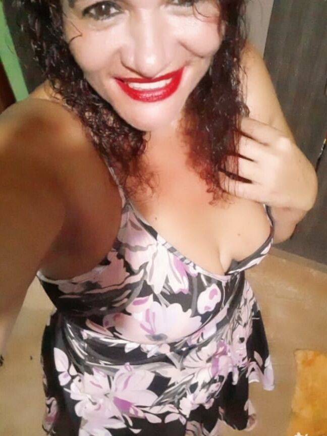 ROSI FARIAS CULONA PIERNAS HERMOSA MADURA ASS MATURE