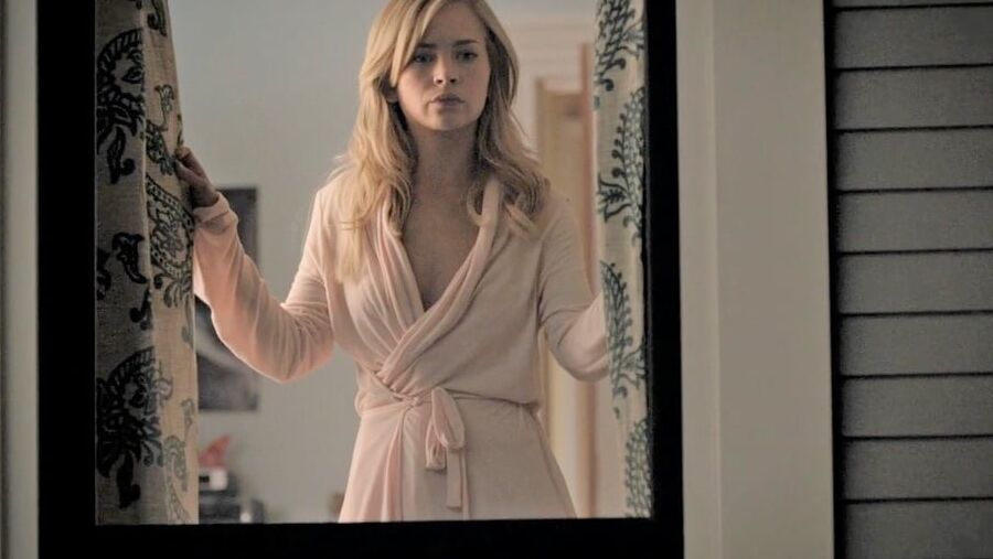 Britt Robertson is so hot I want to lick her vol.