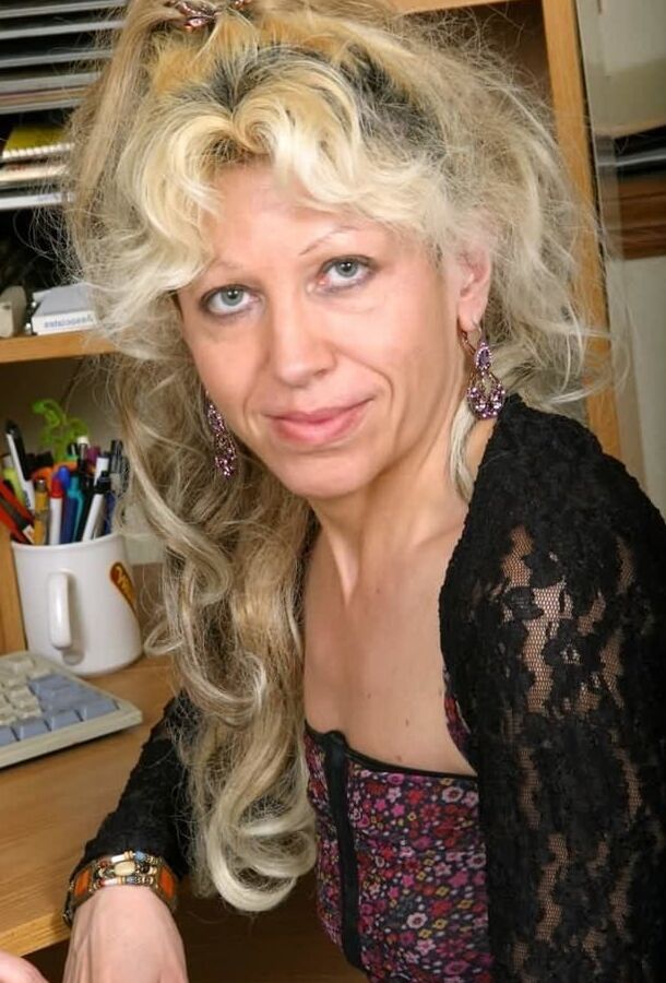 Helen, GILF, Granny, Milf, Mature, Undressing, Stripping