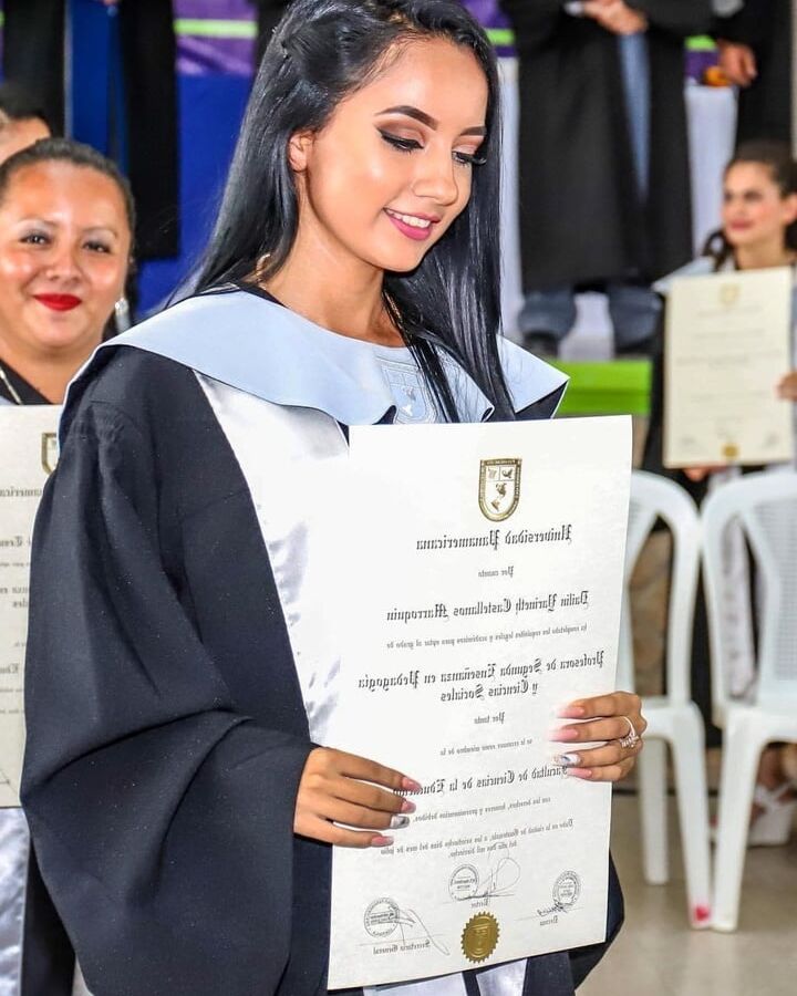 Yari Castellanos conejita