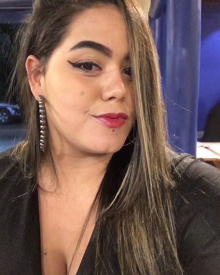 Gostosa cara de safada (cum &amp; comments)
