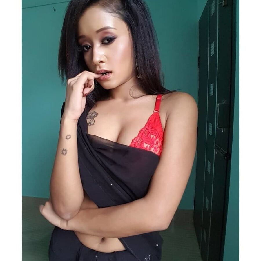BENGALI GLAMOROUS BABE
