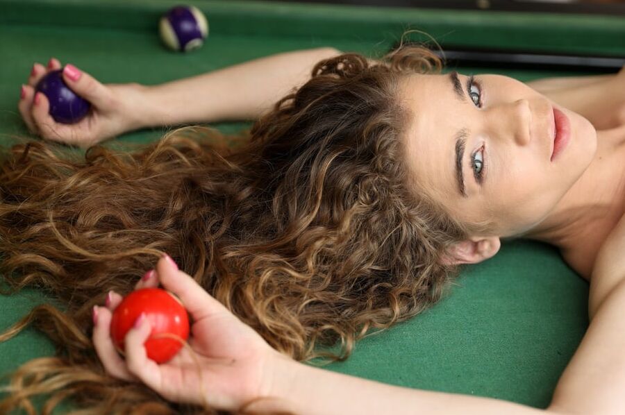 let&;s play pool