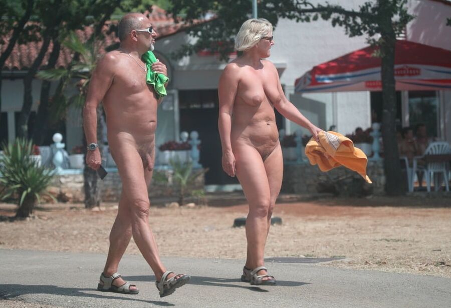COUPLES NAKED