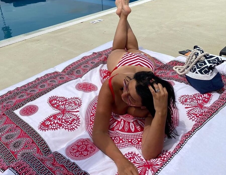 Classy Serbian Legs Queen-Mileva
