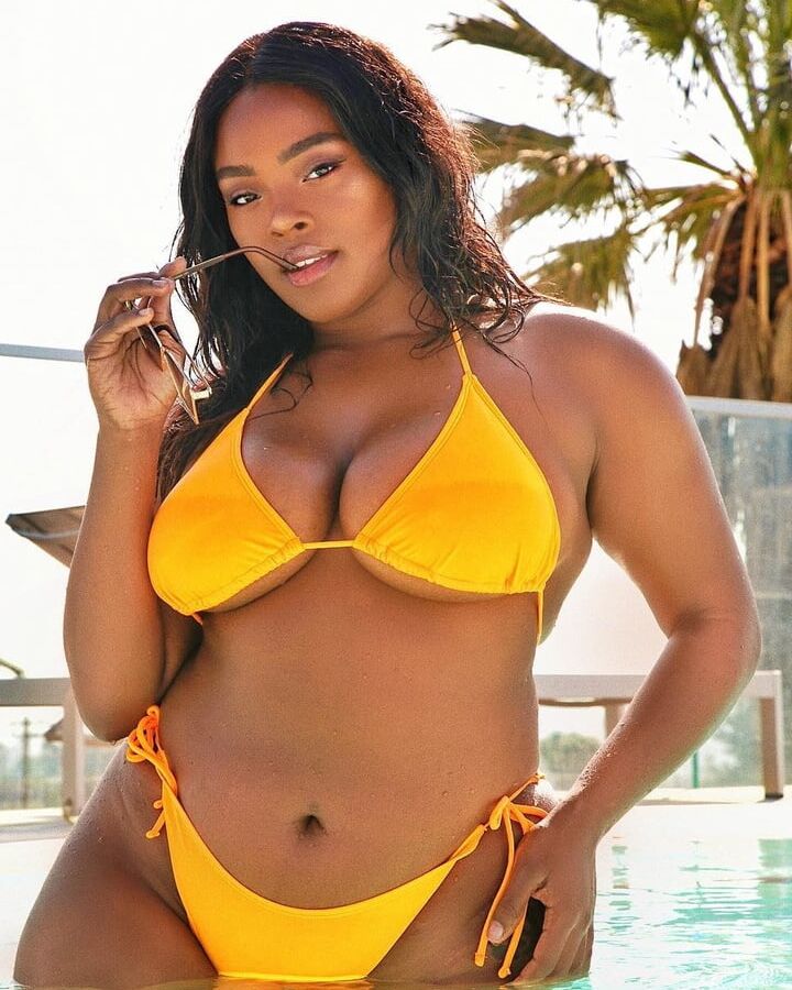 BoobsBikini