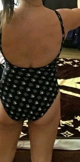 Des coquines de vinted en maillot, soutif et string
