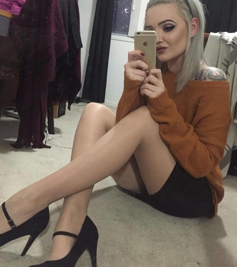 Sexy MILFs and GILFs Wearing Tights