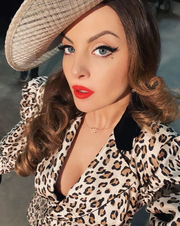 Elizabeth Gillies hot