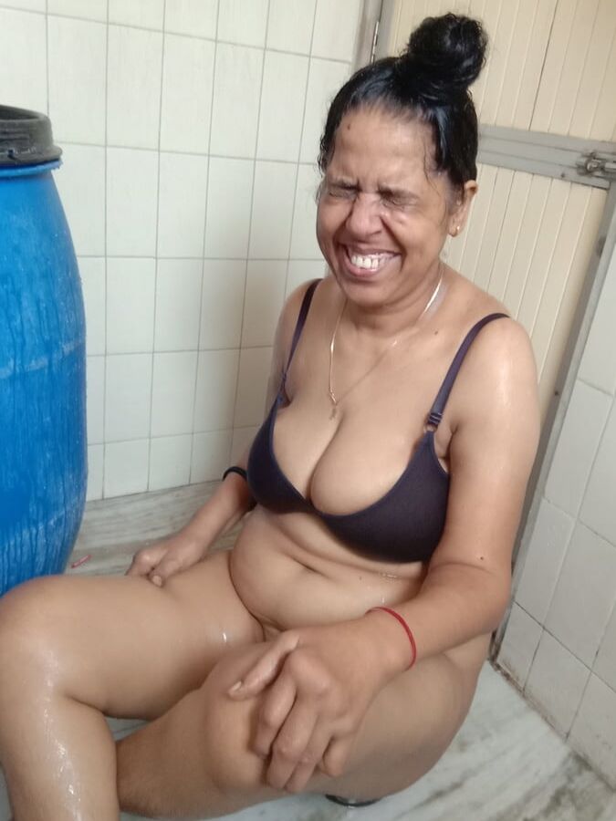 Indian Bhabhi nude
