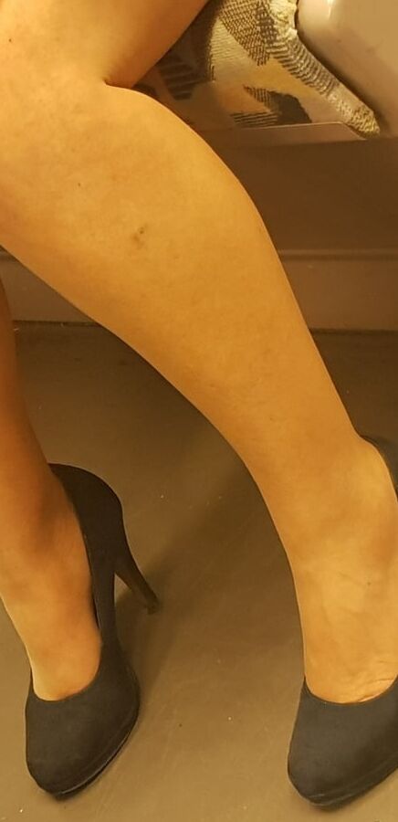 Street Pantyhose - Old Bitch in Tan Pantyhose on Train