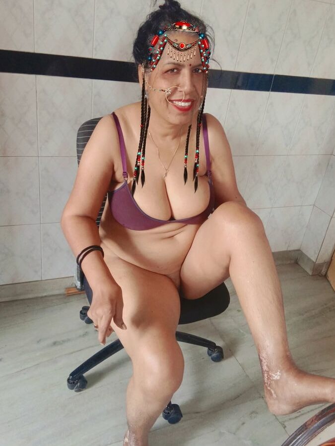 Meena sexy Bhabhi