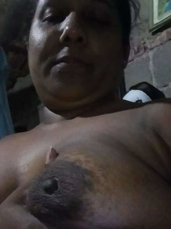 mahatha aunty boobs