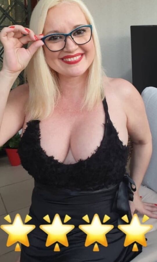 Maja Nikolic hot serbian milf singer