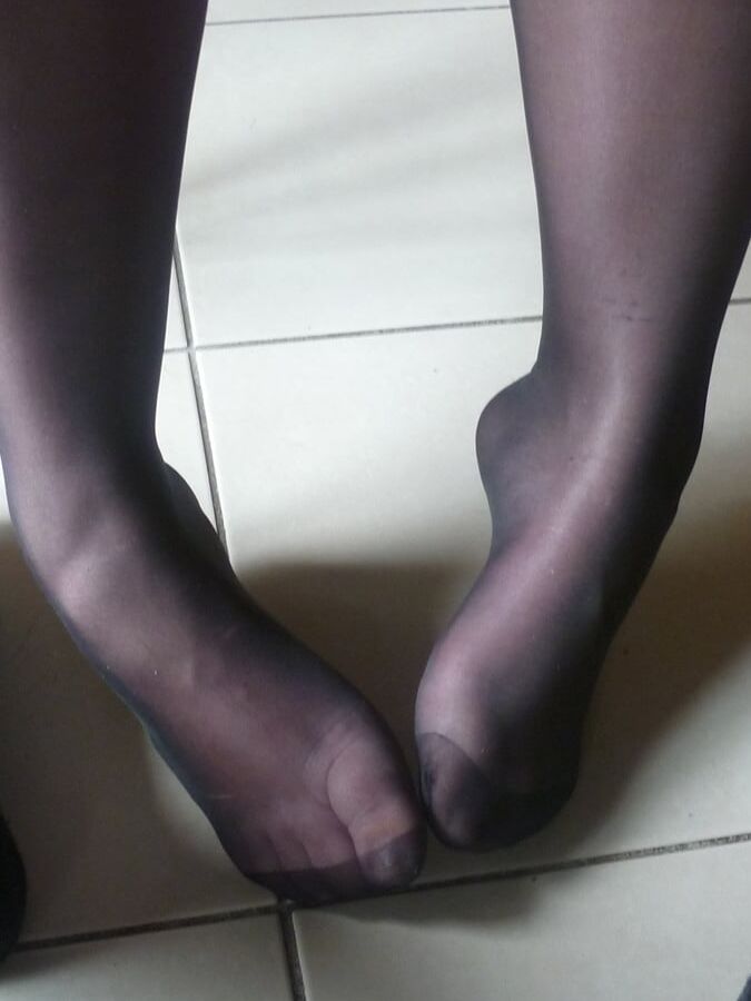 les pieds de ma salope en dim up noirs