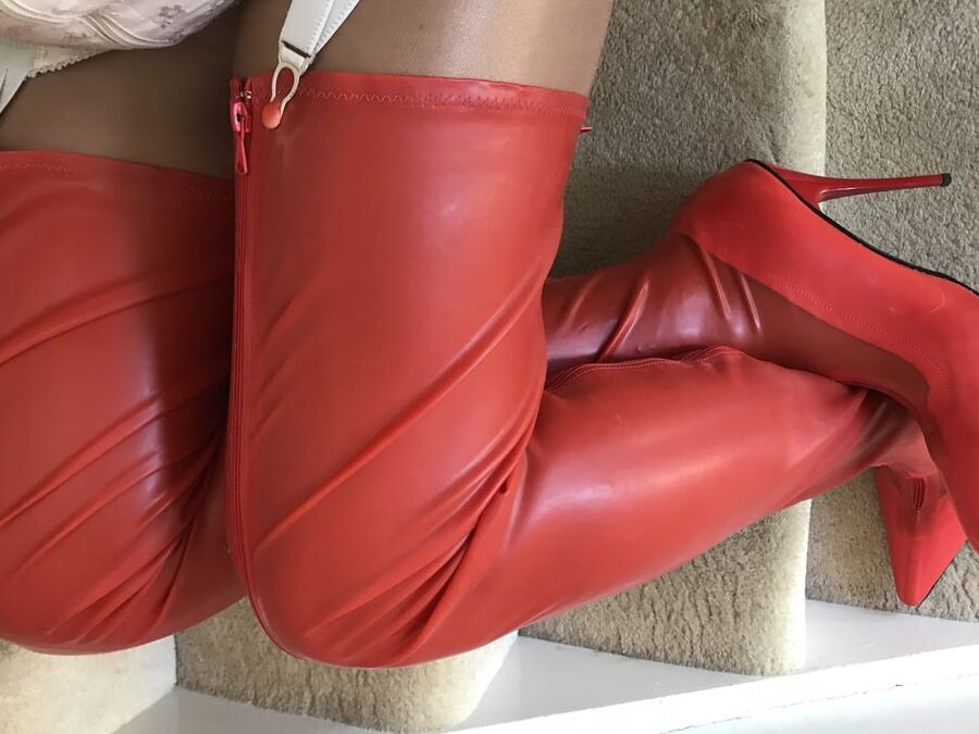 Dee in Latex