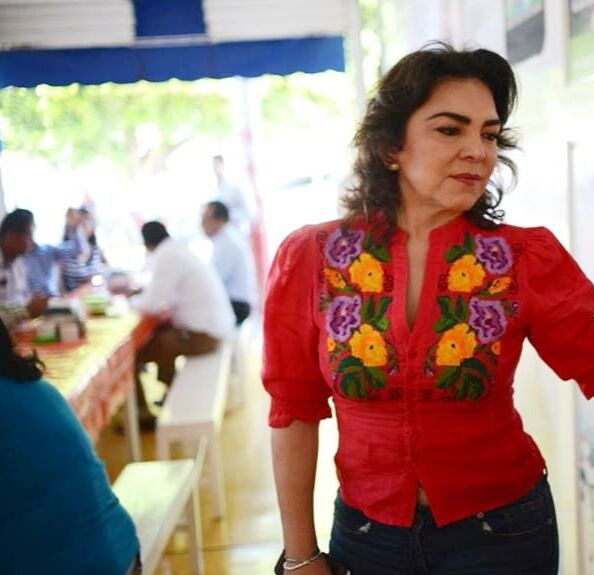 Politica culona y tetona