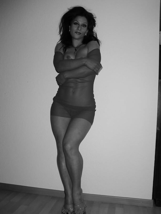 FIT BRUNETTE