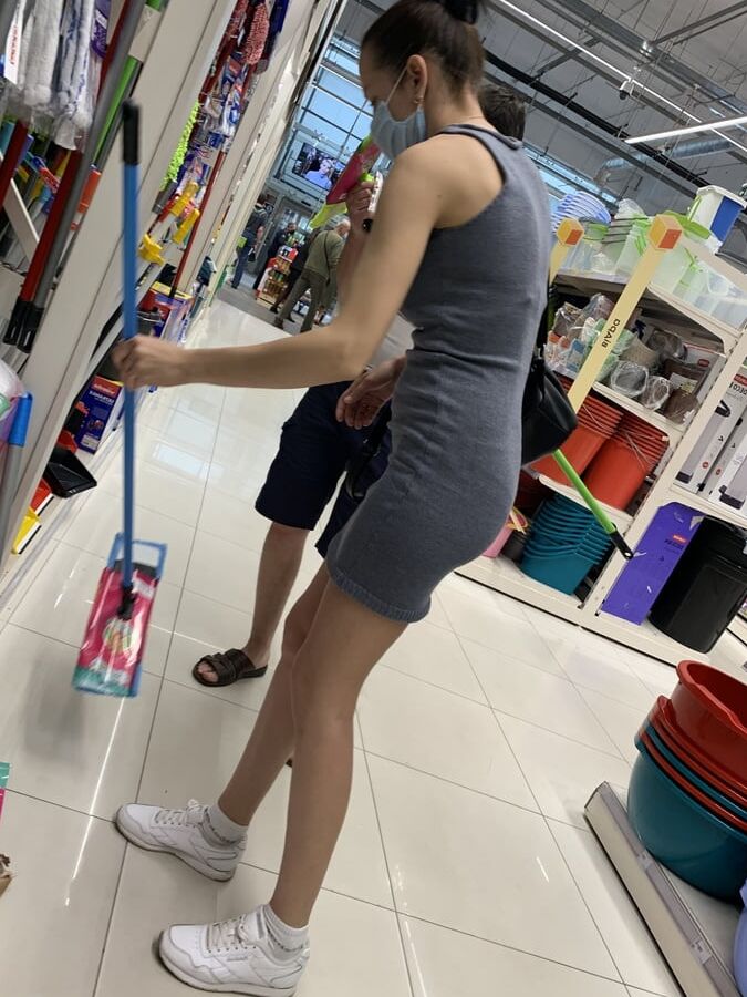 Milf lady upskirt