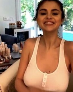 Selena Gomez hot