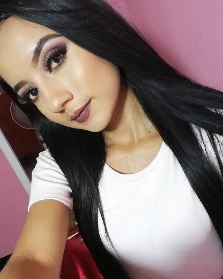 Yari Castellanos conejita