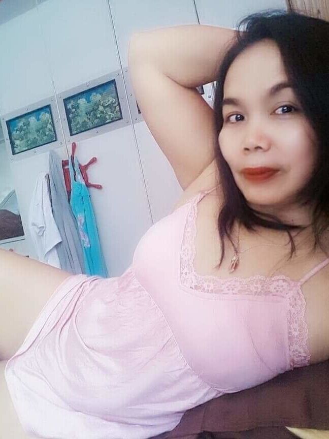 Ibu memakai baju tidur sexy