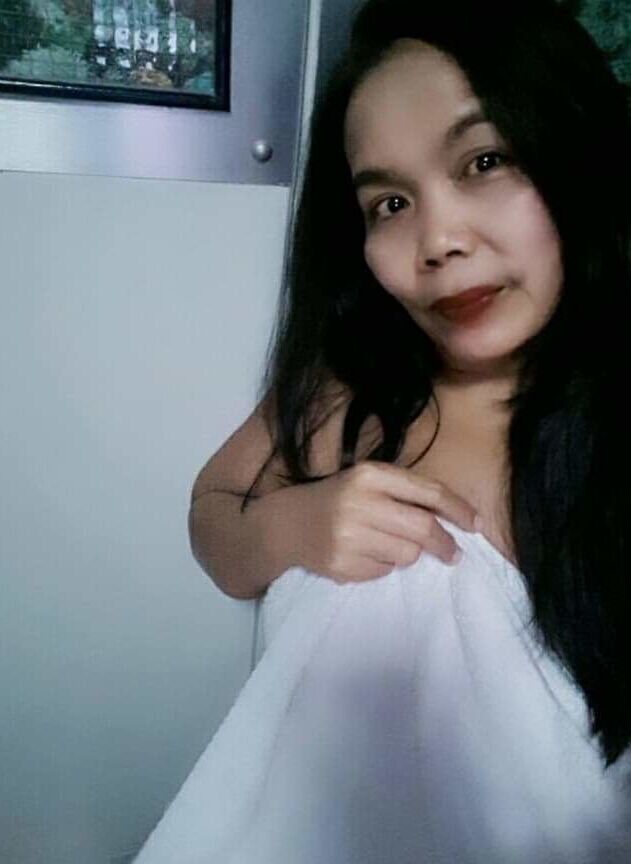 Ibu memakai baju tidur sexy