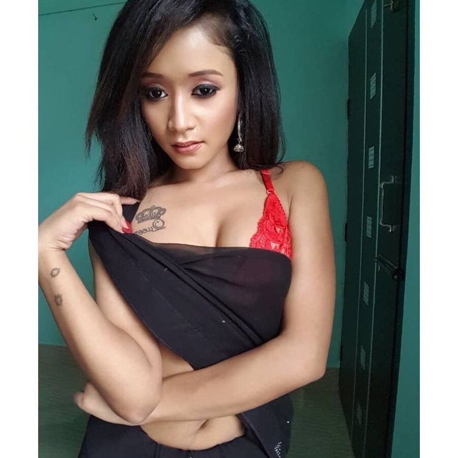 BENGALI GLAMOROUS BABE