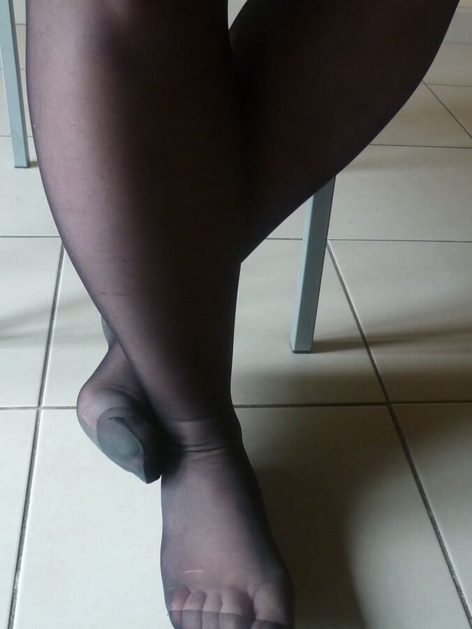 les pieds de ma salope en dim up noirs