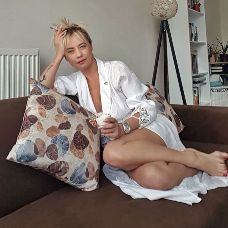 Turkish delight milf blonde no nude dress skirt curvy hot