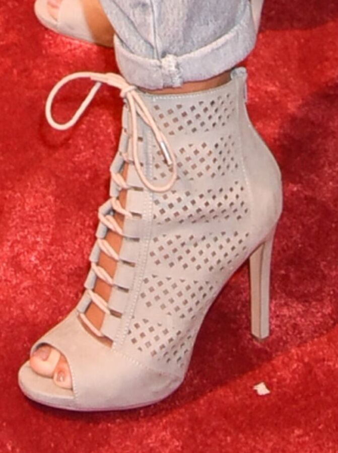 Annemarie Carpendale x HQ