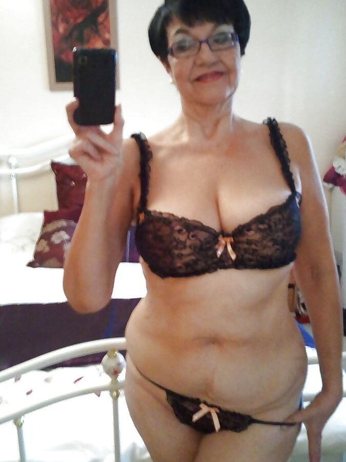 Sexy Mature selfie