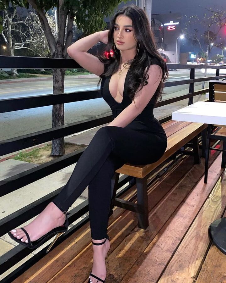 HOT &amp; SEXY DESI GIRLS