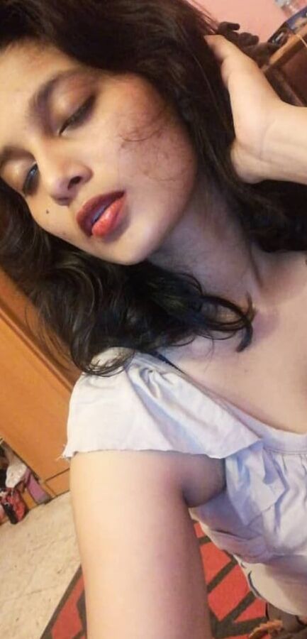 Desi Hot Bitches Nudes and Sexy Pics